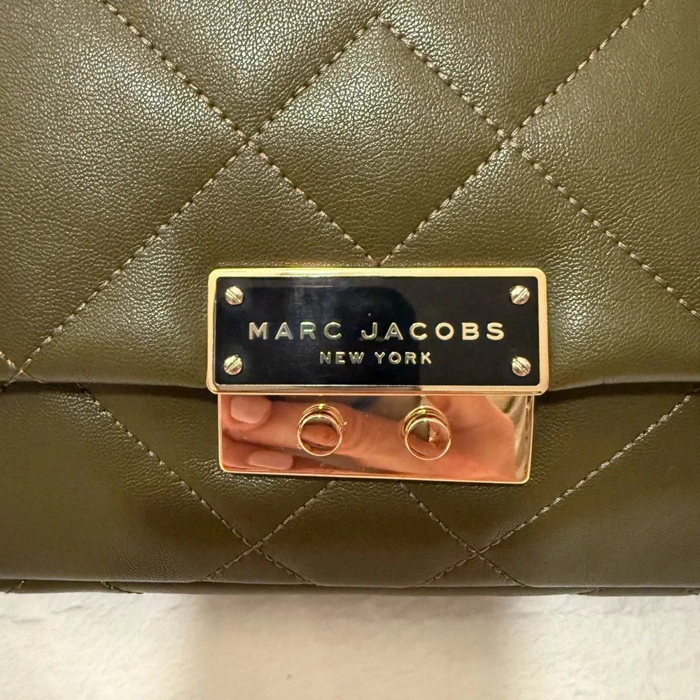 Marc Jacobs Green Quilted Shoulder Bag with Gold Hardware - Picture 2 of 7